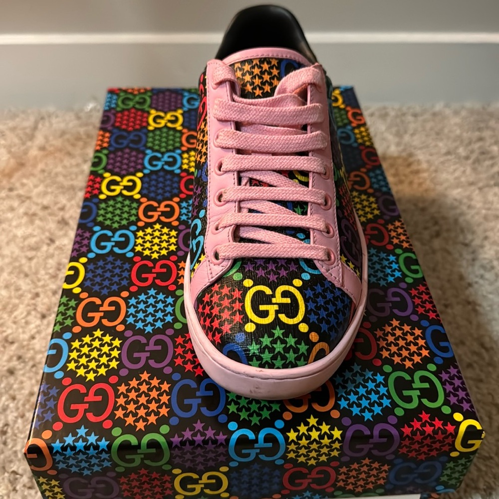 Gucci shoes worn 4 times good condition. Size 36 in Euro size